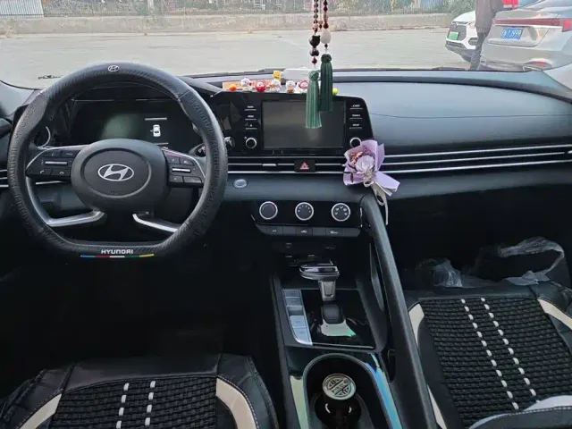 Hyundai Elantra — Фото автомобиля 12