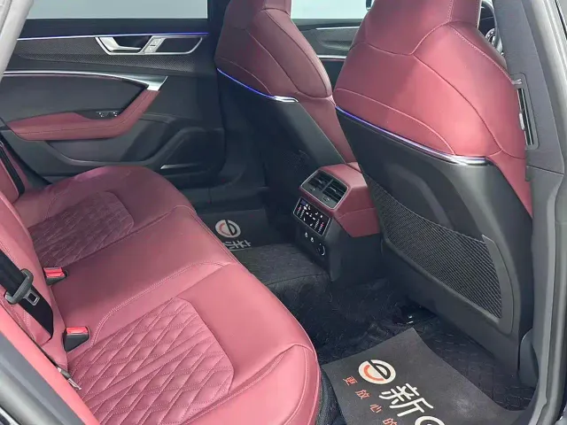 Audi A7L — Фото автомобиля 10