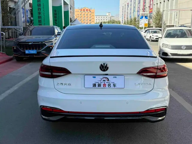 Volkswagen Lavida — Фото автомобиля 8