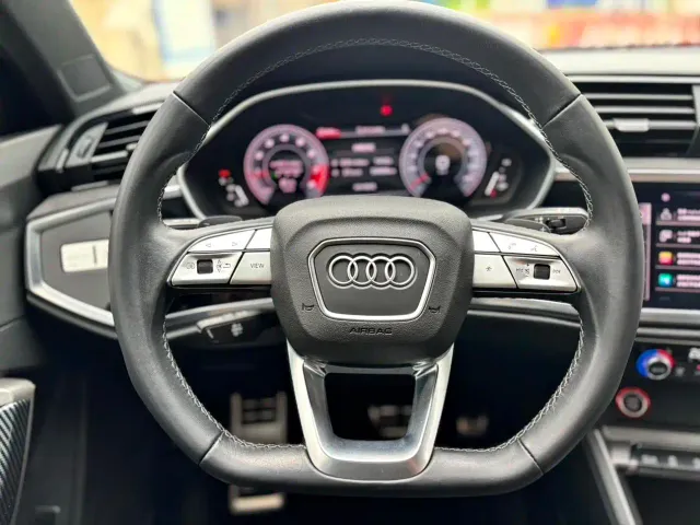 Audi Q3 — Фото автомобиля 11