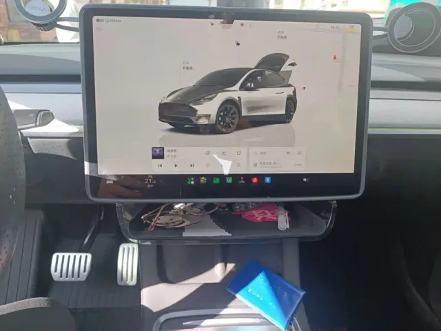Tesla Model Y — Фото автомобиля 9