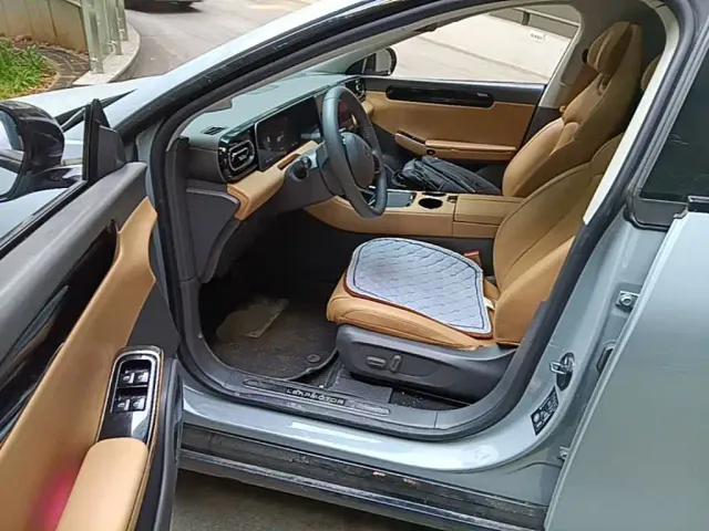 Leapmotor C01 — Фото автомобиля 15