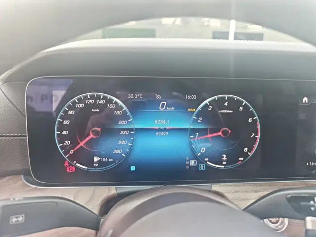 Mercedes-Benz E-Class — Фото автомобиля 6
