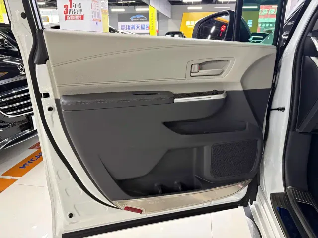 Toyota Granvia — Фото автомобиля 7