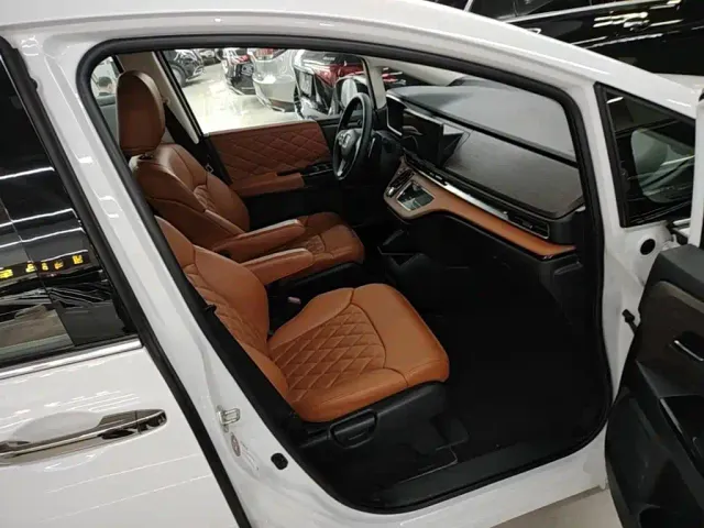 Honda Odyssey 2024 2.0L e:HEV Sharp·Comfort Edition — Фото автомобиля 24