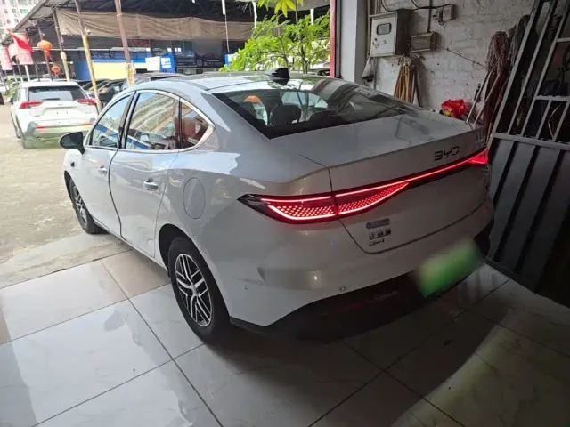 BYD Seal 05 DM-i — Фото автомобиля 4