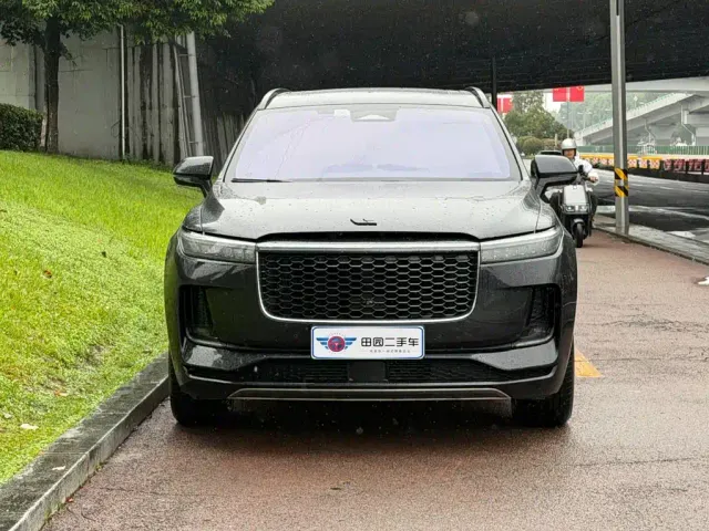 Li Auto ONE — Фото автомобиля 2