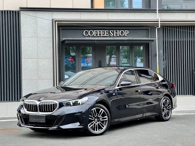 Фотография автомобиля — BMW 5 Series