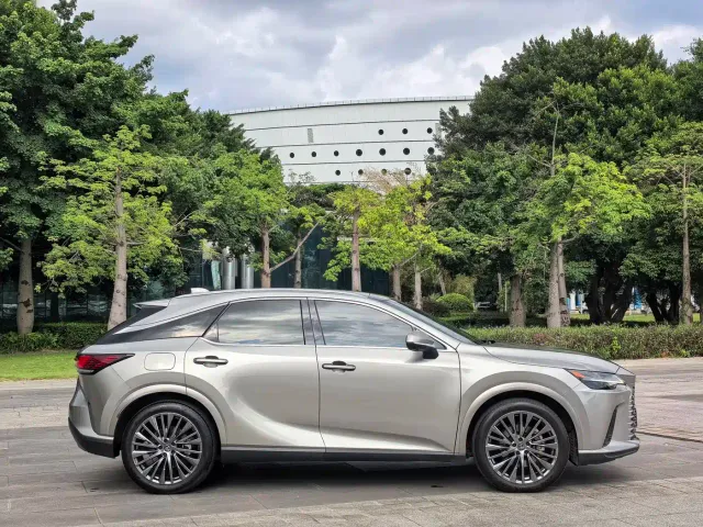 Lexus RX — Фото автомобиля 4