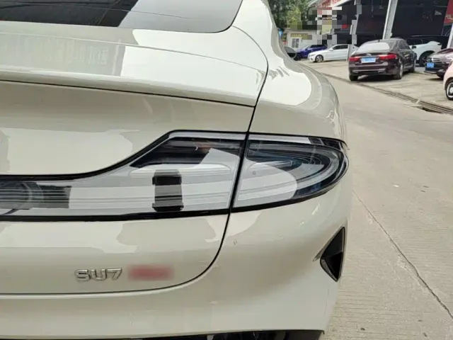 Xiaomi SU7 — Фото автомобиля 7