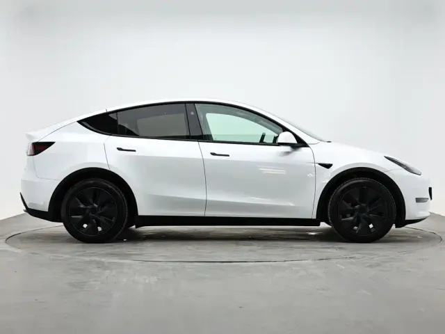 Tesla Model Y — Фото автомобиля 5
