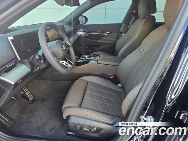 BMW 5 Series G60 — Фото автомобиля 7