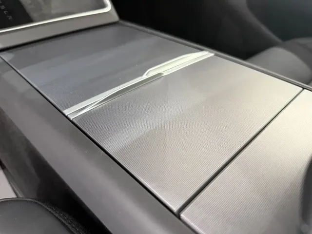 Tesla Model Y — Фото автомобиля 11
