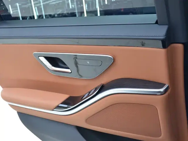 Mercedes-Benz S-Class — Фото автомобиля 12