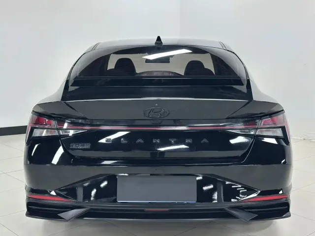 Hyundai Elantra — Фото автомобиля 5