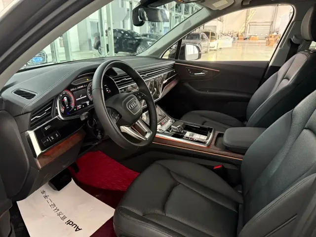 Audi Q7 — Фото автомобиля 10