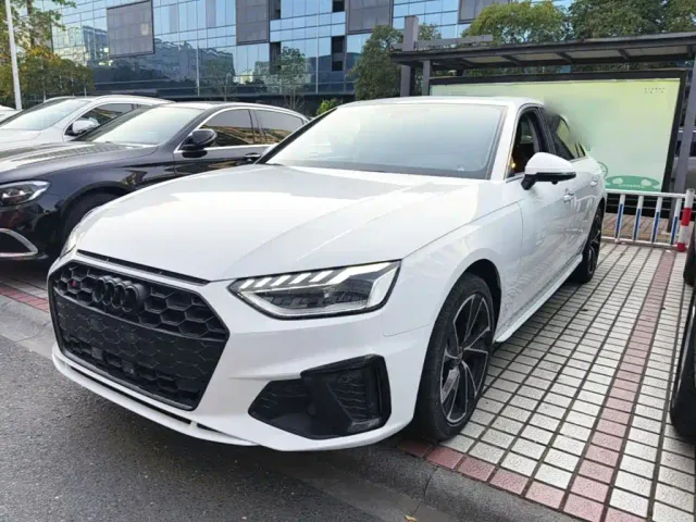 Фотография автомобиля — Audi A4L