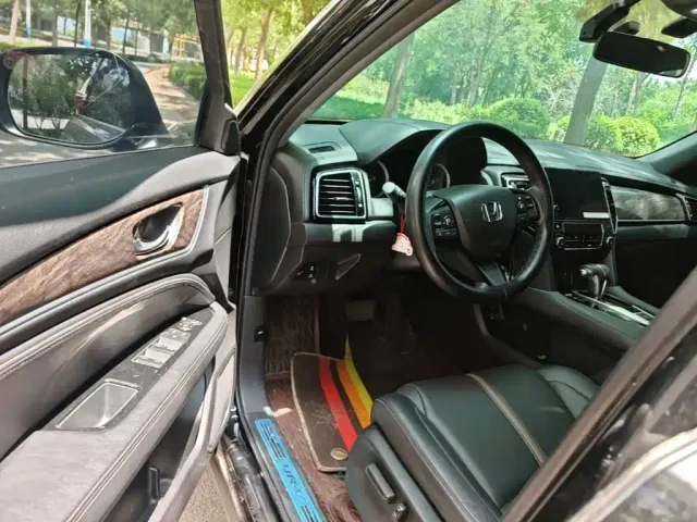Honda UR-V — Фото автомобиля 15