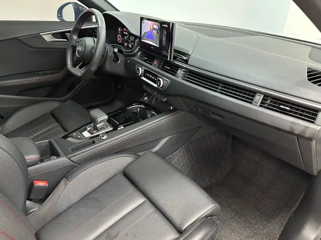 Audi A4L — Фото автомобиля 14