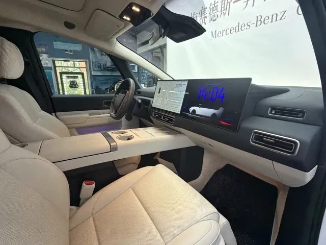 Li Auto MEGA — Фото автомобиля 15