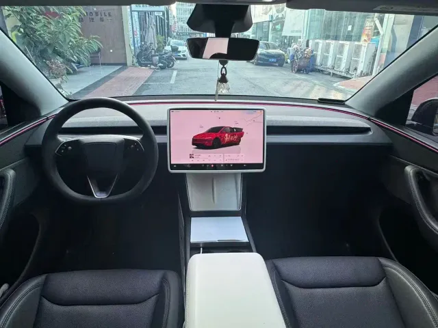 Tesla Model Y — Фото автомобиля 8