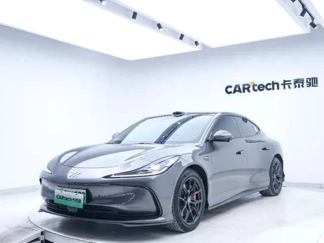 IM Motors L6 — Фото автомобиля 9