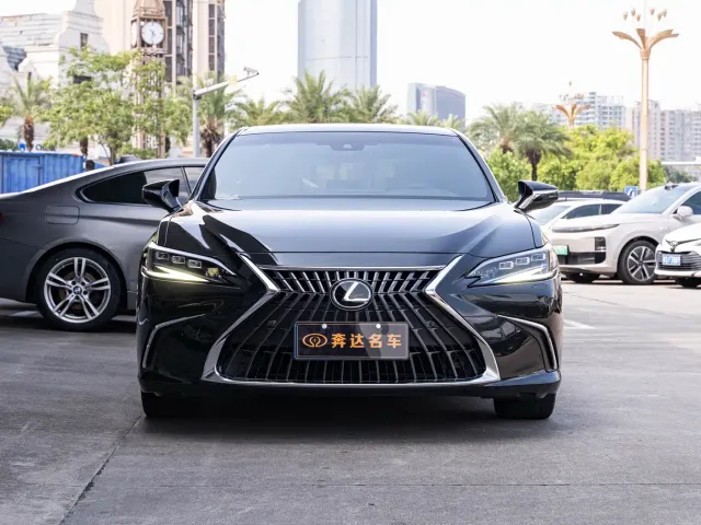 Lexus ES — Фото автомобиля 2