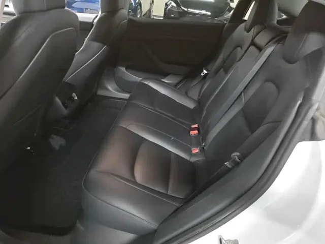 Tesla Model 3 — Фото автомобиля 16
