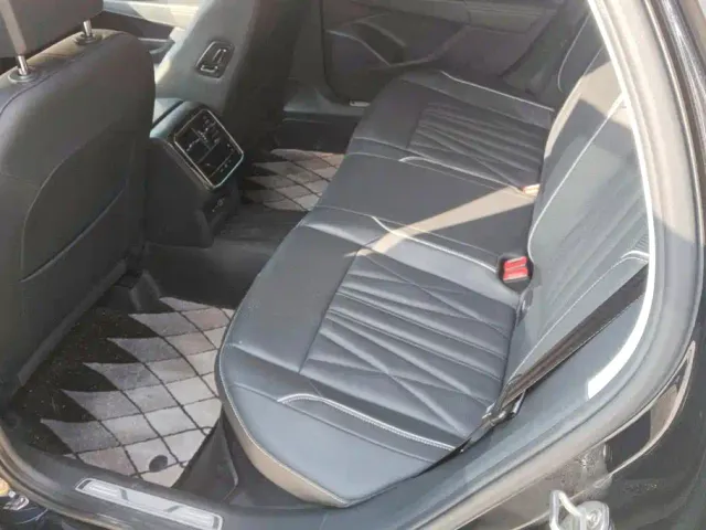 Volkswagen Passat — Фото автомобиля 11