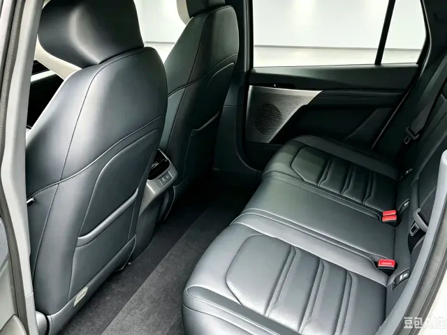 Dongfeng eπ 007 — Фото автомобиля 4