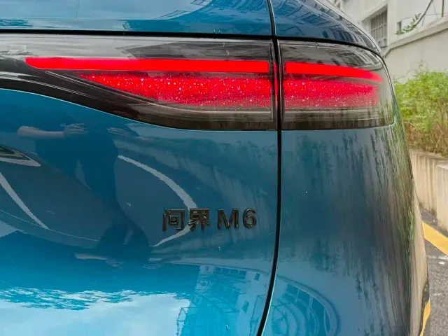 Aito M6 — Фото автомобиля 16