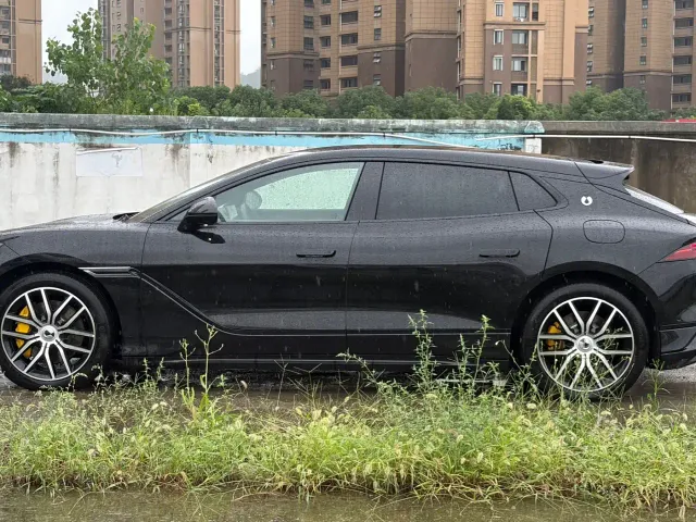 Denza Z9GT — Фото автомобиля 8