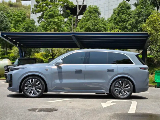 Li Auto L8 — Фото автомобиля 4
