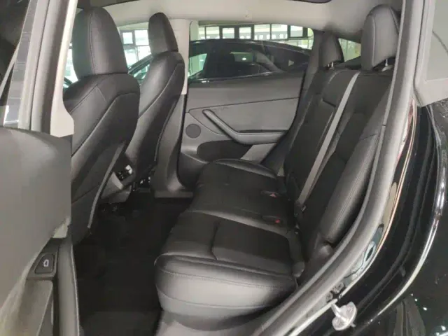 Tesla Model Y — Фото автомобиля 16
