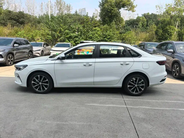 Geely Emgrand — Фото автомобиля 3