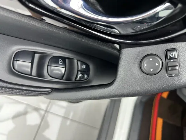 Nissan X-Trail — Фото автомобиля 12