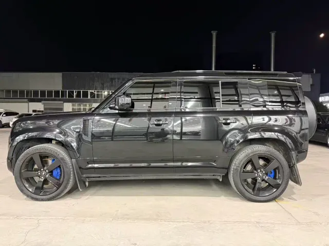 Land Rover Defender — Фото автомобиля 3