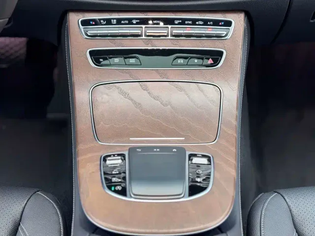 Mercedes-Benz E-Class — Фото автомобиля 25