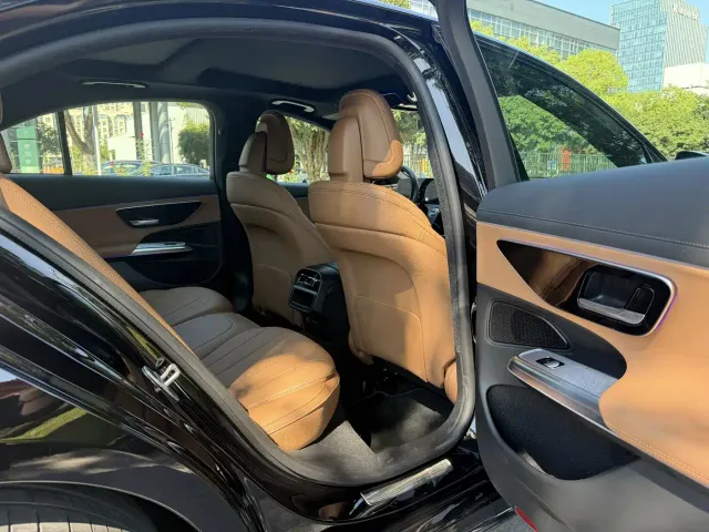 Mercedes-Benz E-Class — Фото автомобиля 14