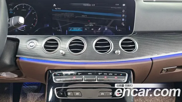 Mercedes-Benz E-Class — Фото автомобиля 14
