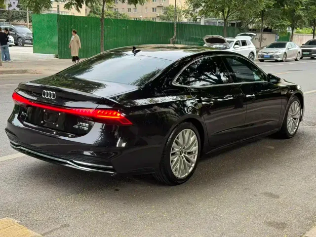 Audi A7L — Фото автомобиля 4