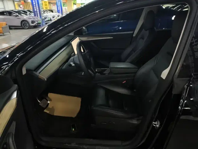 Tesla Model Y — Фото автомобиля 14