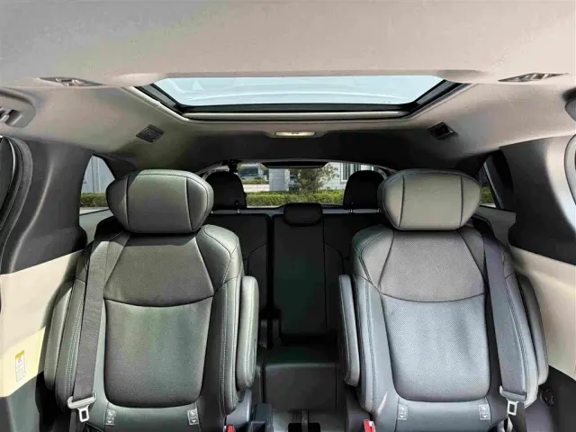 Toyota Sienna — Фото автомобиля 16