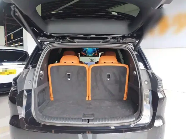 Li Auto i8 — Фото автомобиля 18