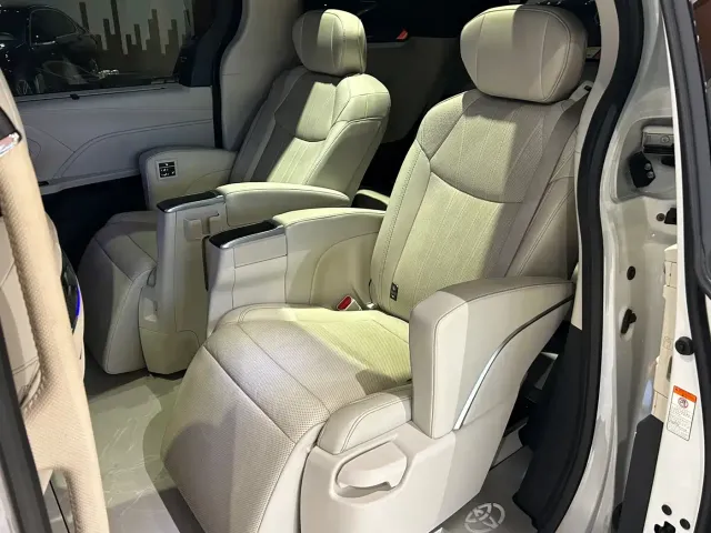 Toyota Granvia — Фото автомобиля 17