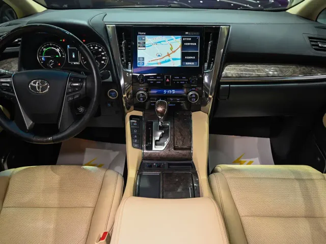 Toyota Alphard — Фото автомобиля 22
