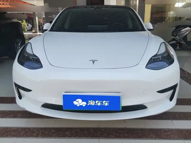Tesla Model 3 — Фото автомобиля 2