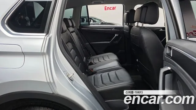 Volkswagen Tiguan Tiguan 2 поколение 2.0 TDI Premium — Фото автомобиля 9