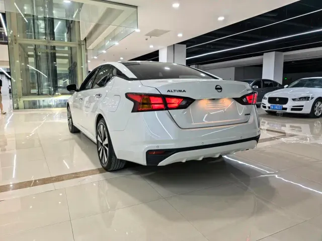 Nissan Teana — Фото автомобиля 6