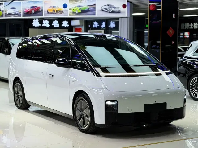 Li Auto MEGA — Фото автомобиля 3